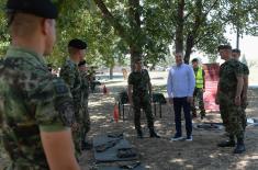 Minister Stefanović visits soldiers performing voluntary military service