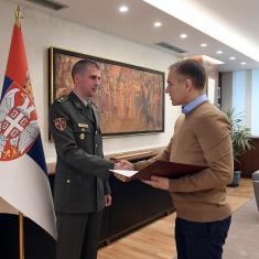 Minister Stefanović presents prizes to first winners of military history quiz