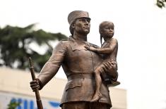 Ministar Gašić prisustvovao otkrivanju spomenika heroini Milunki Savić