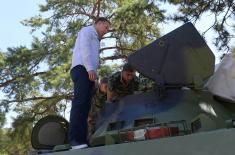 Minister Stefanović visits soldiers performing voluntary military service