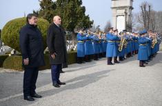 Министри одбране Србије и Италије положили венце на Новом гробљу