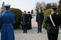 Министри одбране Србије и Италије положили венце на Новом гробљу