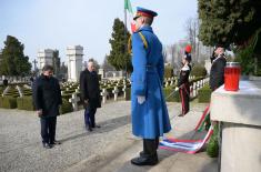 Министри одбране Србије и Италије положили венце на Новом гробљу