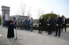 Министри одбране Србије и Италије положили венце на Новом гробљу
