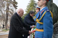 Министри одбране Србије и Италије положили венце на Новом гробљу