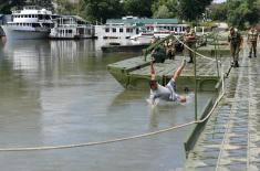 Over pontoon bridge of the Serbian Armed Forces securely and safely to the Lido beach