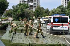 Over pontoon bridge of the Serbian Armed Forces securely and safely to the Lido beach