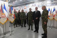 Minister Vučević visits Army Command in Niš