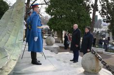 Министри одбране Србије и Италије положили венце на Новом гробљу