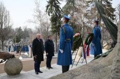 Министри одбране Србије и Италије положили венце на Новом гробљу