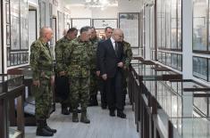 Minister Vučević visits Army Command in Niš