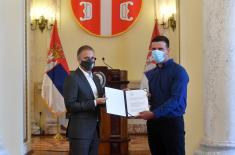 Minister Stefanović hands over 22 employment contracts