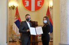 Minister Stefanović hands over 22 employment contracts