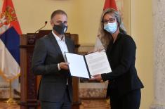 Minister Stefanović hands over 22 employment contracts