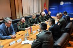 Minister Vulin meets Western Military District Commander General Zhuravlyov