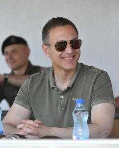 Министар Стефановић обишао кадете на стрелишту „Орешац“