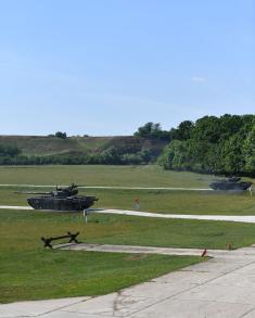 Minister Stefanović visits cadets at “Orešac“ firing range