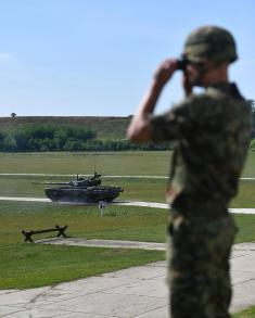 Minister Stefanović visits cadets at “Orešac“ firing range