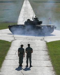 Minister Stefanović visits cadets at “Orešac“ firing range