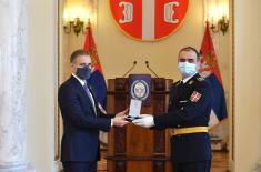 Minister Stefanović presents decorations to members of the Ministry of Defence and the Serbian Armed Forces