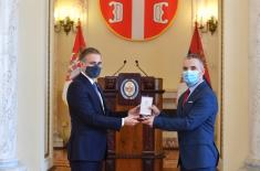 Minister Stefanović presents decorations to members of the Ministry of Defence and the Serbian Armed Forces