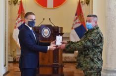 Minister Stefanović presents decorations to members of the Ministry of Defence and the Serbian Armed Forces