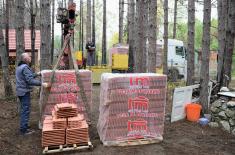 Уручена донација власницима објеката оштећених у пожару у викенд насељу Винци