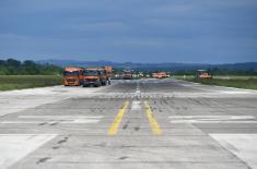 Minister Vulin visits works at the military-civilian airport “Morava”