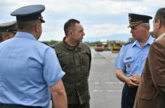 Министар Вулин обишао радове на војно-цивилном аеродрому „Морава“