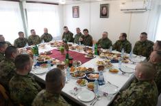 Министар Гашић у Копненој зони безбедности 