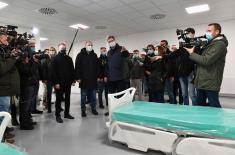 Председник Вучић: Поносан сам што смо за четири месеца изградили велелепну ковид болницу у Батајници