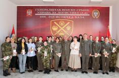 Министар Гашић поводом Дана жена уручио поклоне припадницама система одбране