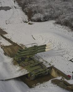 Minister Stefanović with Members of 310th Air Defence Self-Propelled Missile Battalion 