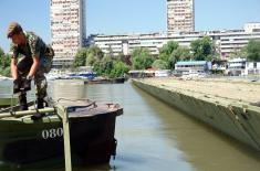 Vojska Srbije postavila pontonski most do plaže Lido