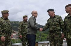 Minister Vučević arrives at Raška Garrison