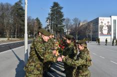 Министар Гашић поводом Дана жена уручио поклоне припадницама система одбране