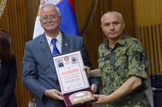 Војни пензионери доделили највише признање министру Вулину