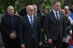 Minister Vučević lays wreath in memory of Sava Erdeljan - fallen hero of Paštrik