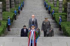 Minister Vučević lays wreath at Monument to Unknown Hero on Mt. Avala to mark Victory Day