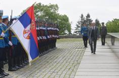 Minister Vučević lays wreath at Monument to Unknown Hero on Mt. Avala to mark Victory Day