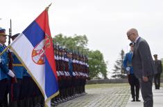 Minister Vučević lays wreath at Monument to Unknown Hero on Mt. Avala to mark Victory Day