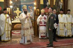 Министар Вучевић и генерал Мојсиловић присуствовали примопредаји дужности епископа војног