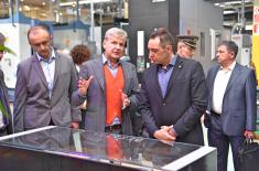 The Minister of Defence Visited the Company “Beretta” in Milan