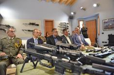 The Minister of Defence Visited the Company “Beretta” in Milan