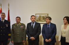 Minister Vulin has given commemorative medals to Italian generals