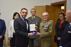 Minister Vulin has given commemorative medals to Italian generals