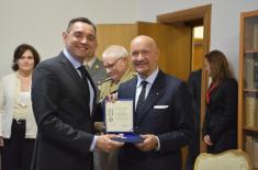 Министар Вулин доделио спомен медаљe италијанским генералима