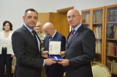 Minister Vulin has given commemorative medals to Italian generals