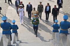 President of India lays wreath at Monument to Unknown Hero on Mt. Avala