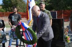 Министар Вучевић открио спомен-плочу и положио венац на гроб добровољца Јаноша Раука